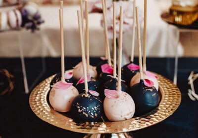 wedding-planner-krakow-cake-pops-na-wesele-zlota-zastawa-dobry-slodki-stol